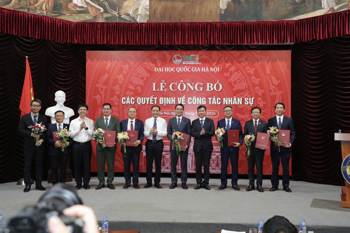 8 hiệu trưởng thuộc các trường ĐH thành viên  của ĐHQGHN vừa được bổ nhiệm (Ảnh: VNU)