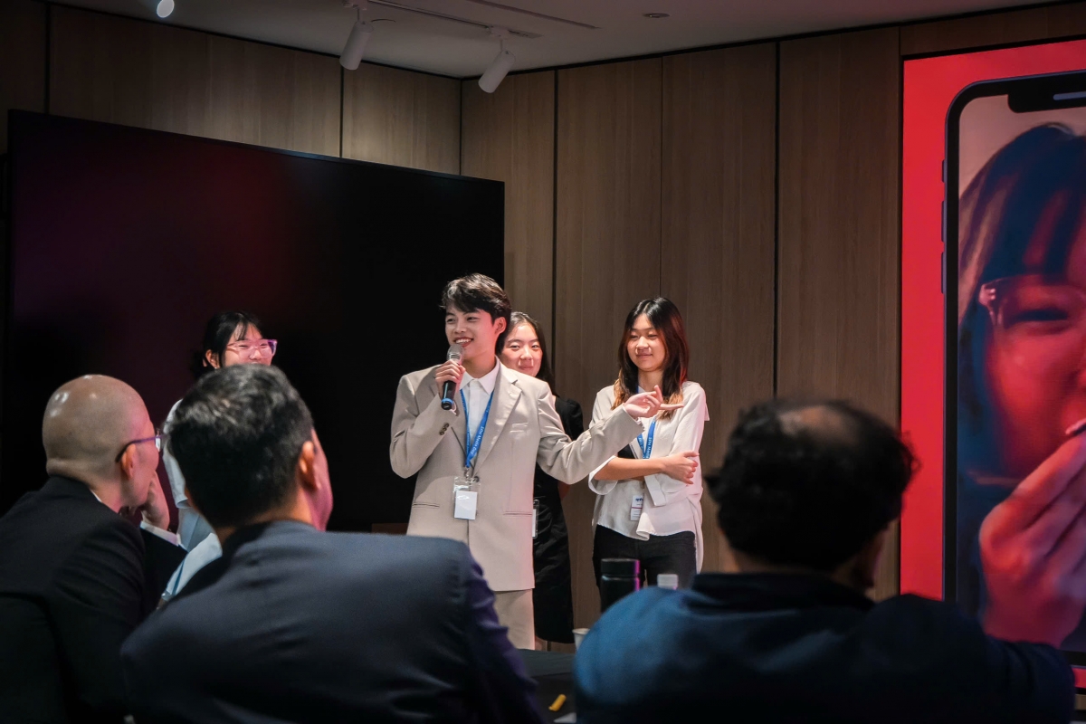 Phương Nam tại chương trình quốc tế i-SEA Fellowship 2025 tại Singapore. (Ảnh: NVCC)