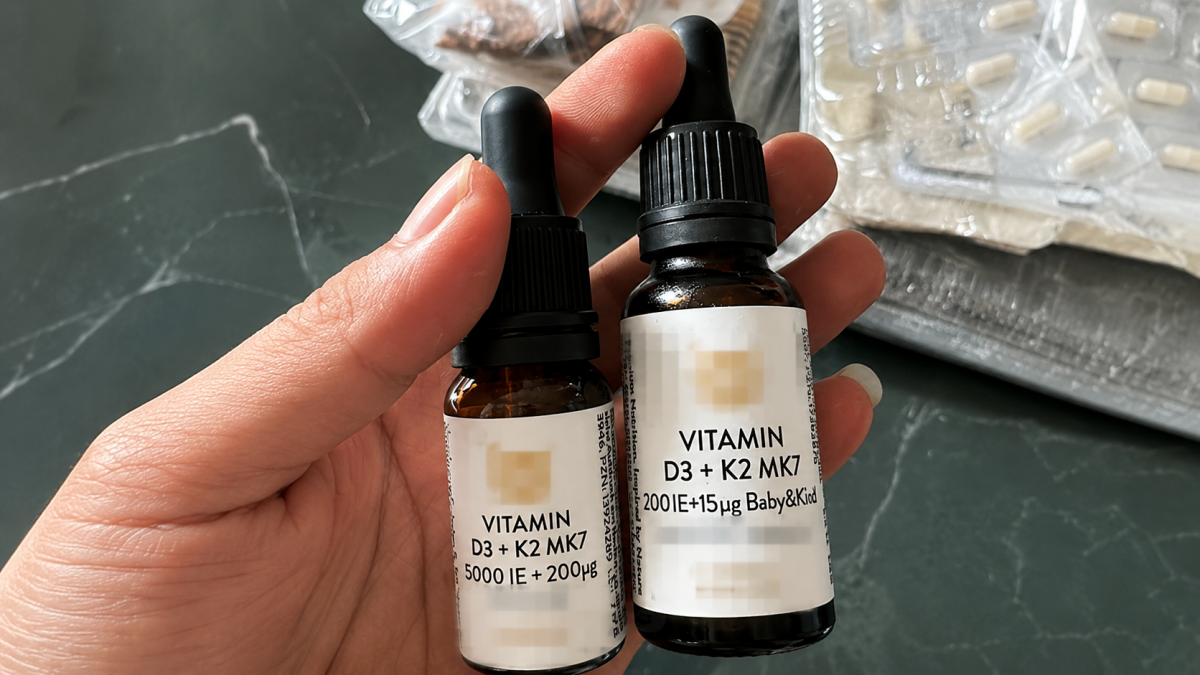 Trẻ ngộ độc vitamin D do cha mẹ bổ sung vitamin D liều quá cao trong thời gian dài (Ảnh: BVCC)