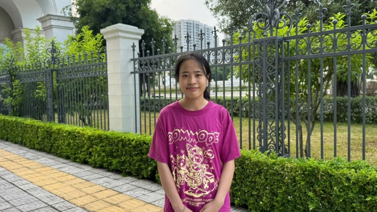 Bùi Thị Thanh Ngà sinh viên K67 ngành vật lý kỹ thuật của ĐH Bách khoa Hà Nội sau giờ làm việc ở trung tâm CMIT - Vin Uni (Ảnh: Thu Lương)