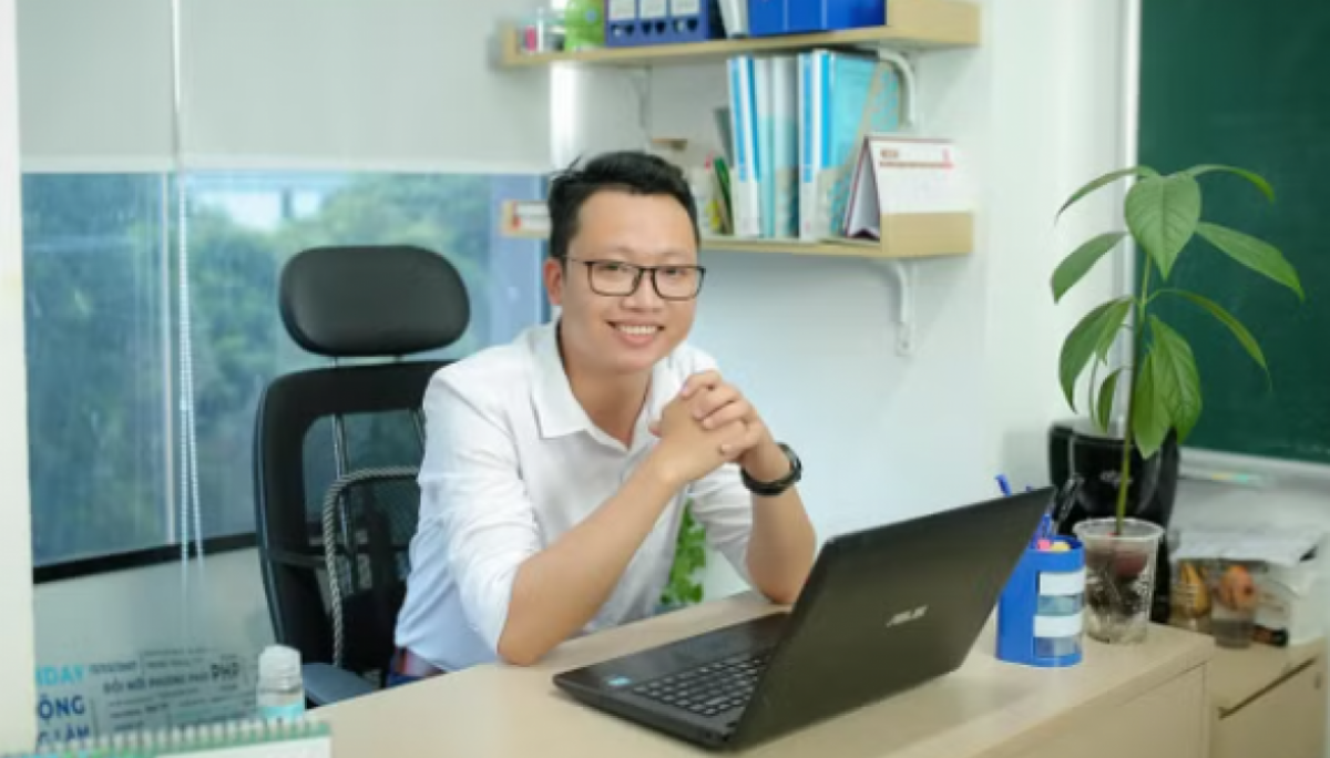 Thầy Nguyễn Trung Nguyên, giáo viên môn tiếng Anh (Ảnh: NVCC)