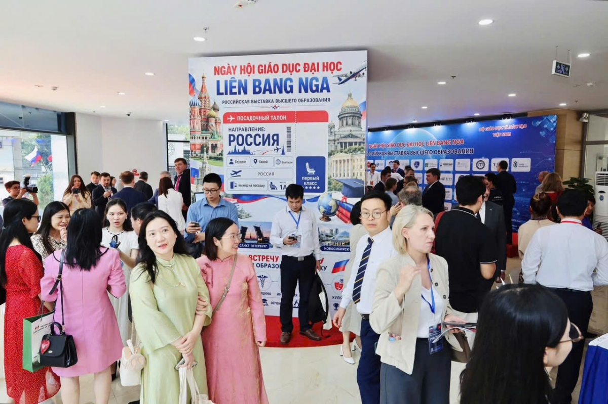 Sôi động các hoạt động bên lề Hội nghị (Ảnh : MOET)
