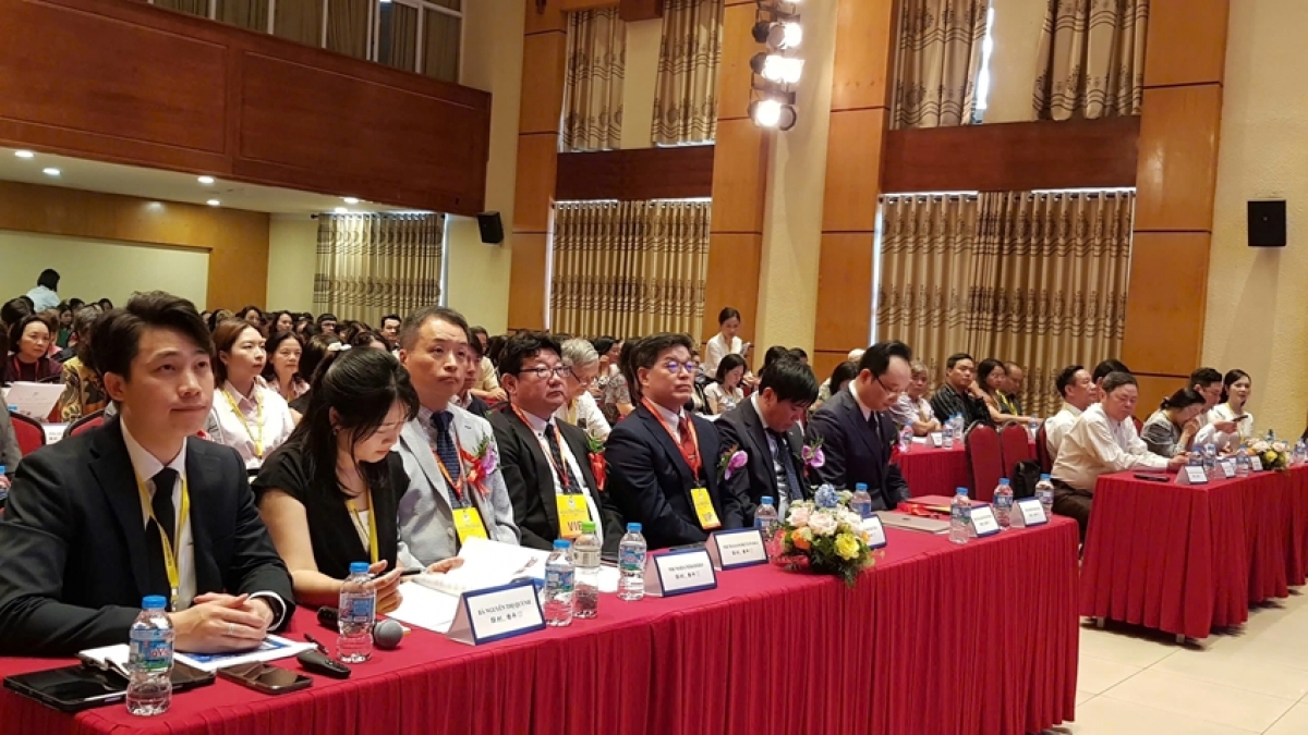 Các đại biểu, chuyên gia tham gia Hội thảo: “Y học dự phòng Nhật Bản - Giải pháp tầm soát sớm các bệnh lý ung thư, tim mạch và chăm sóc sức khỏe chủ động”
(Ảnh: Đại Lộc) 