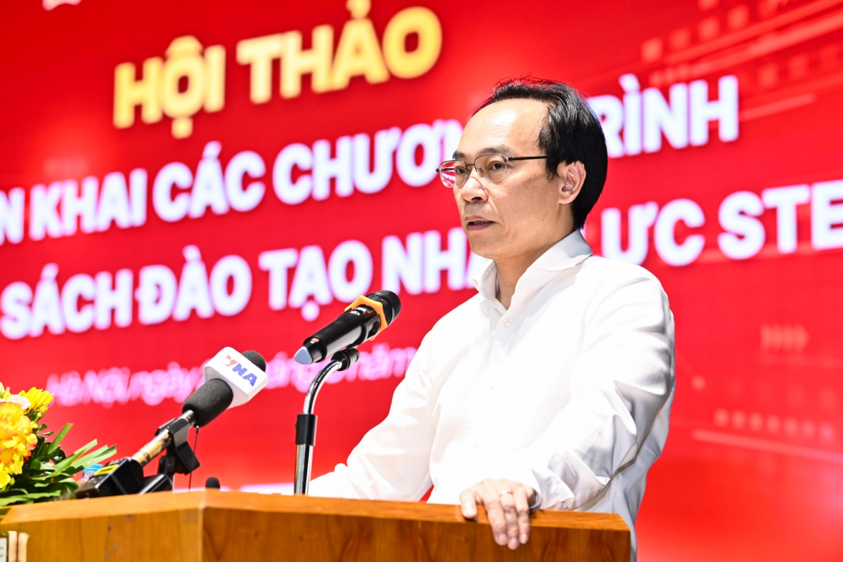 Bộ trưởng Bộ GD-ĐT Hoàng Minh Sơn. Ảnh BTC