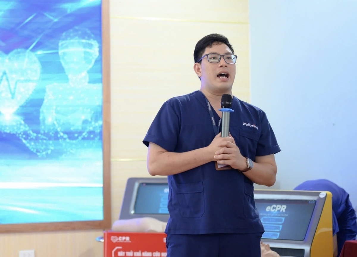 Bác sĩ Hoàng Văn Cường, Tổ chức Giáo dục Sức khỏe Wellbeing (Ảnh: Tổ chức Giáo dục Sức khỏe Wellbeing)