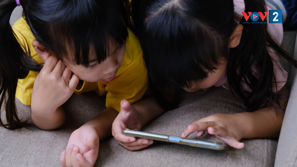 Trẻ em ngày càng lệ thuộc vào điện thoại