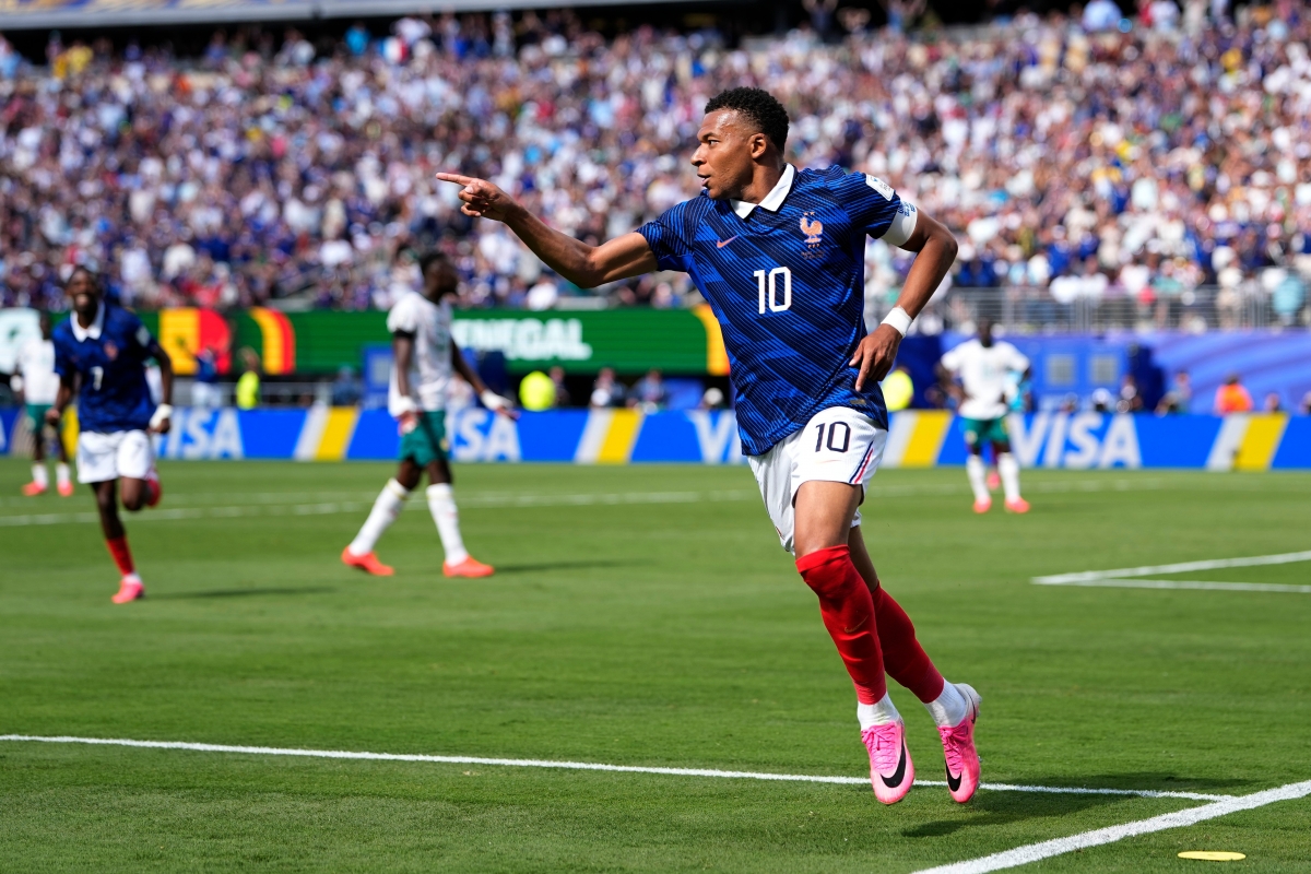 Mbappe mở tỷ số cho Pháp ở phút 66 (Ảnh: AP)