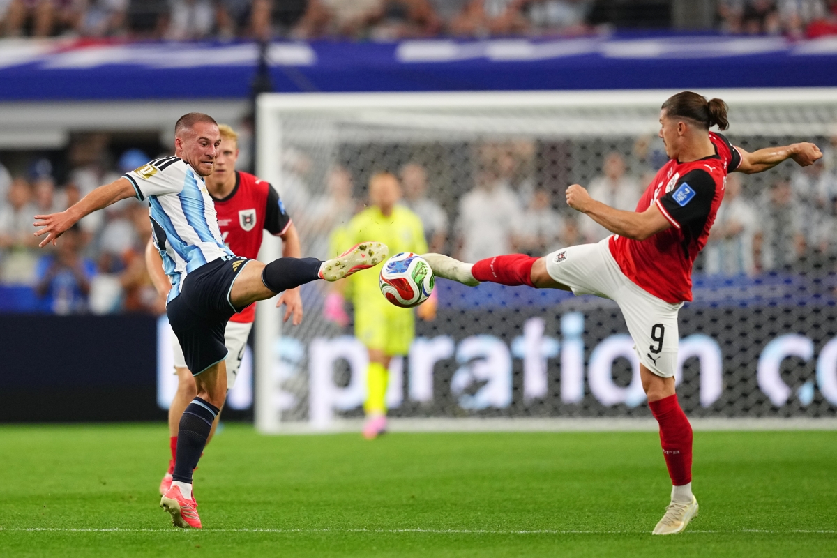 Chiến thắng 2-0 giúp Argentina sớm giành vé vào vòng đấu loại trực tiếp (Ảnh AP)