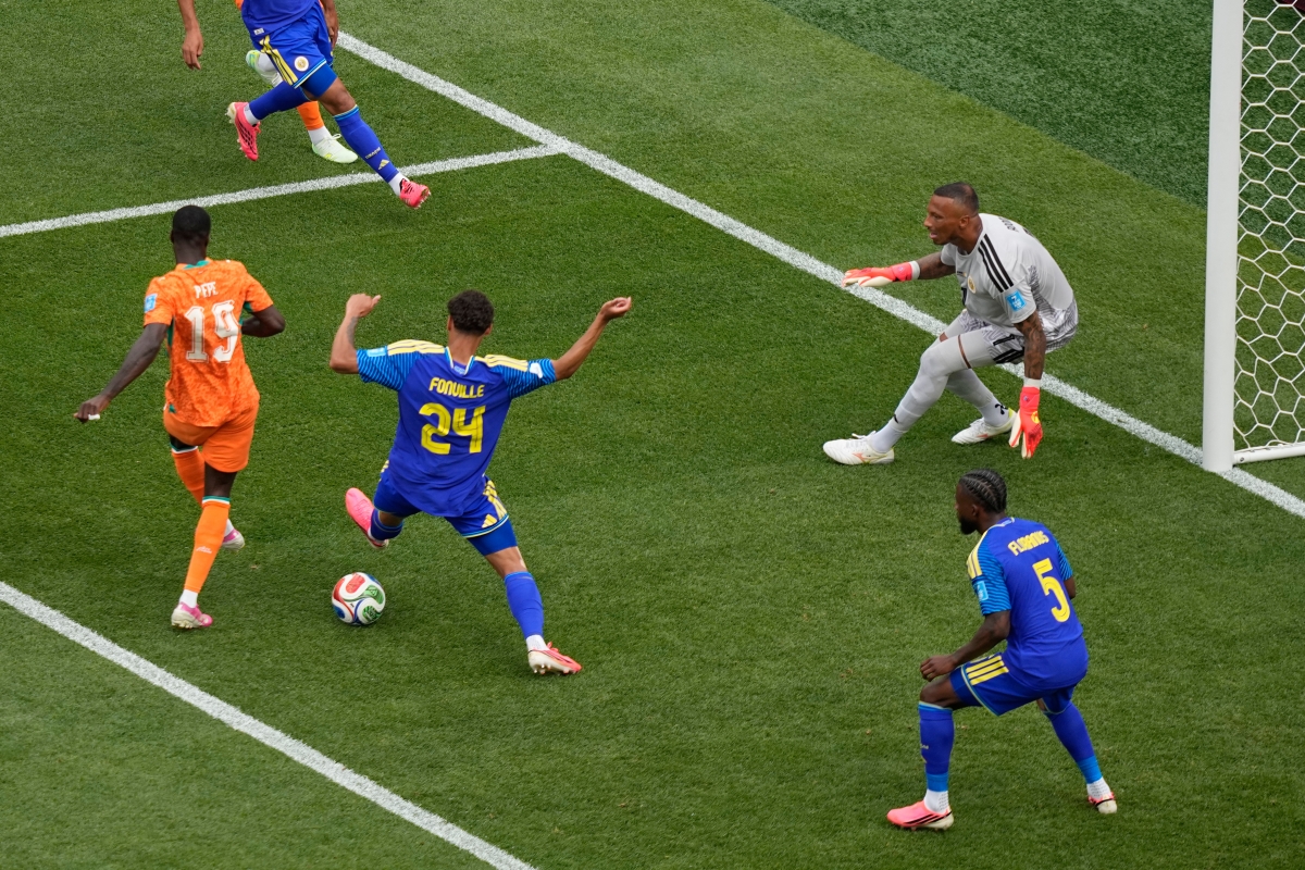 Nicolas Pepe (19) của Bờ Biển Ngà ghi bàn thắng mở tỷ số cho Bờ Biển Ngà (Ảnh AP)