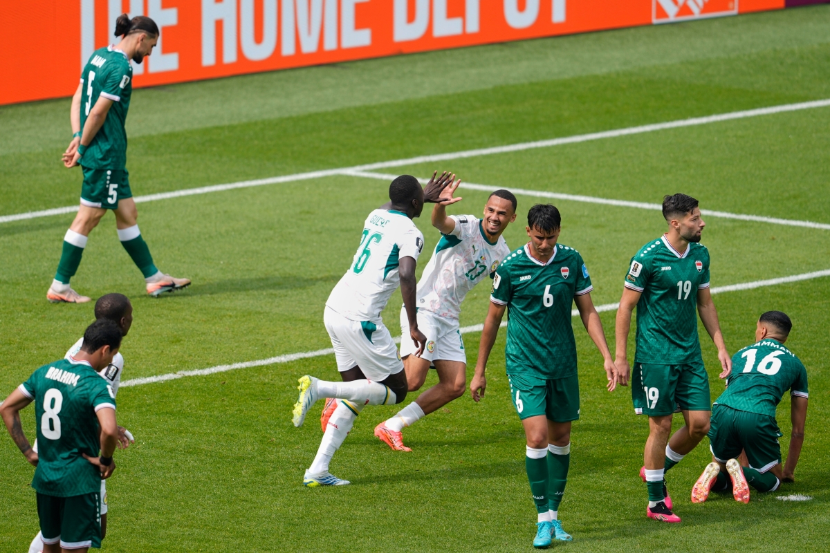 Với lợi thế hơn người trong gần 80 phút thi đấu, Senegal dễ dàng có chiến thắng đậm 5-0 (Ảnh: AP)