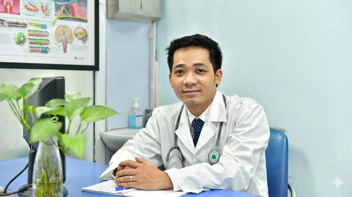 Ths.BS Đỗ Tiến Quân chia sẻ, việc chăm sóc sức khỏe đúng cách giúp trẻ có thể thoải mái bơi lội trong mùa hè. Ảnh: BSCC