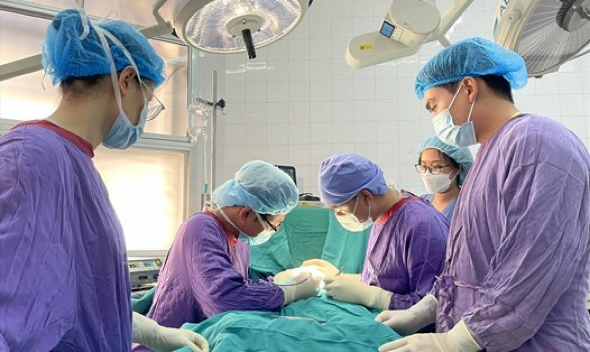 Nhiều trường hợp biến chứng nghiêm trọng do tự ý tiêm silicon làm tăng kích thước dương vật. Ảnh: Internet