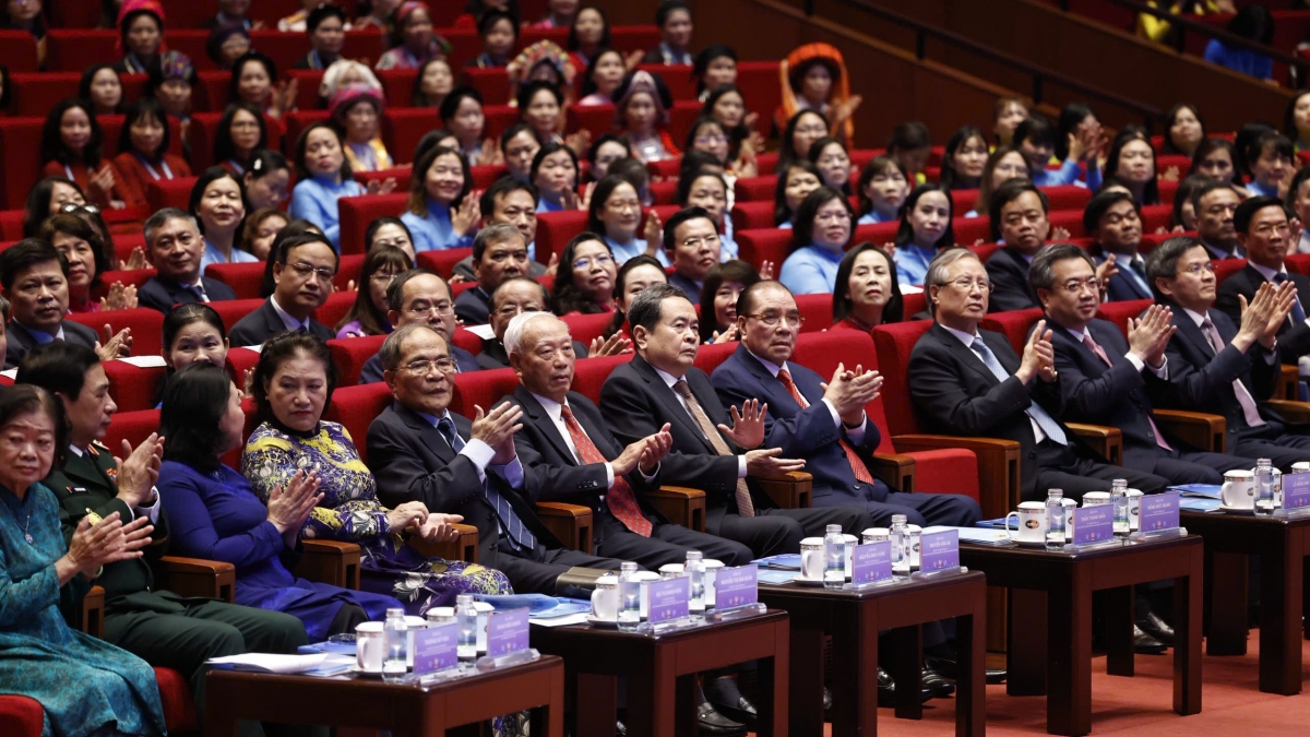 Các đồng chí Lãnh đạo, nguyên Lãnh đạo Đảng, Nhà nước, Mặt trận Tổ quốc Việt Nam tham dự Đại hội Đại biểu Phụ nữ toàn quốc lần thứ XIV. Ảnh: Hội LHPNVN cung cấp