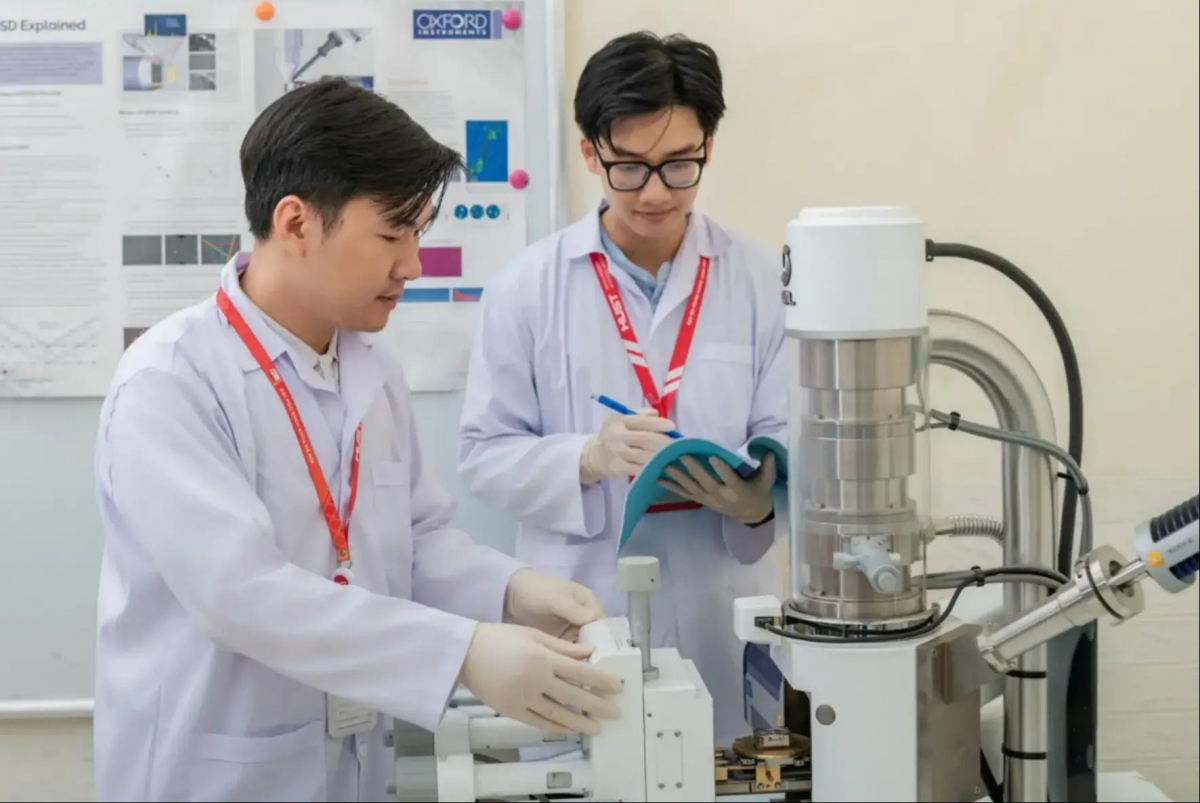 Sinh viên Đại học Bách khoa Hà Nội (hust)