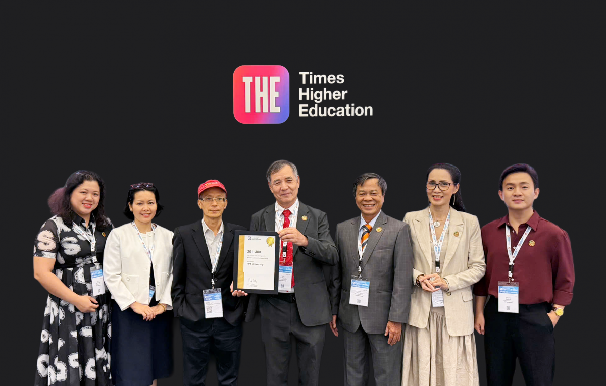 Lãnh đạo Trường đại học FPT và đại diện cán bộ nhà trường tại sự kiện công bố thứ hạng THE Impact Ratings 2026 tại Indonesia. (Ảnh FPTU)