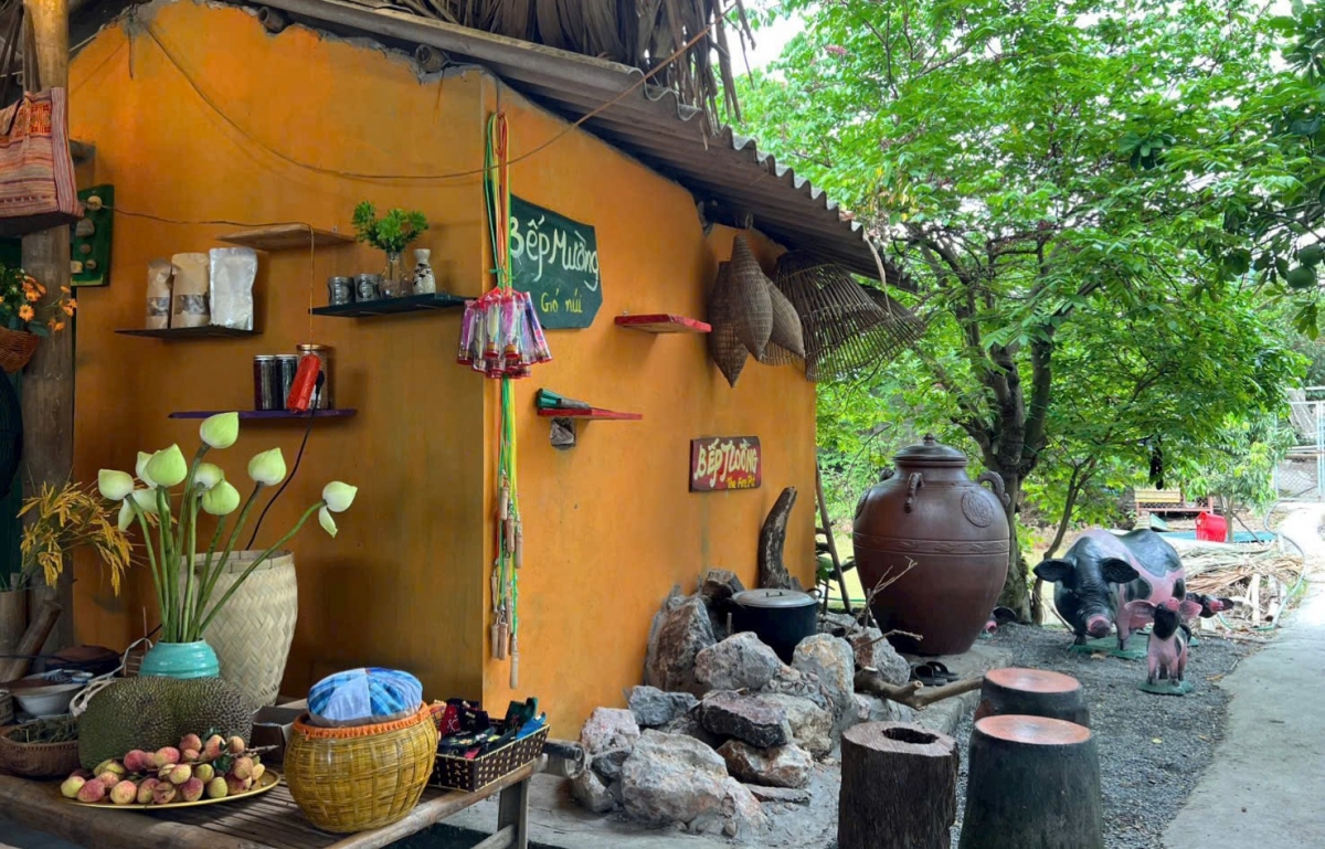 Từng góc nhỏ đơn sơ nhưng kể câu chuyện sống động về đời sống và văn hóa bản địa. Ảnh: Gió Núi Famstay