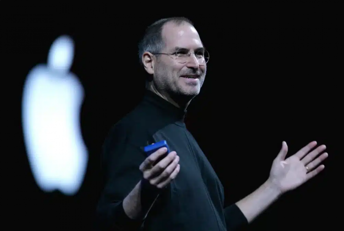 Steve Jobs (1955-2011) là doanh nhân, nhà sáng chế người Mỹ, đồng sáng lập hãng Apple
(Ảnh: CNBC)
