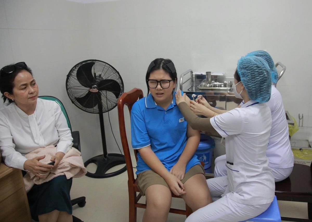 Tiêm vaccine HPV cho trẻ em gái giúp phòng ung thư cổ tử cung hiệu quả. Ảnh: Internet