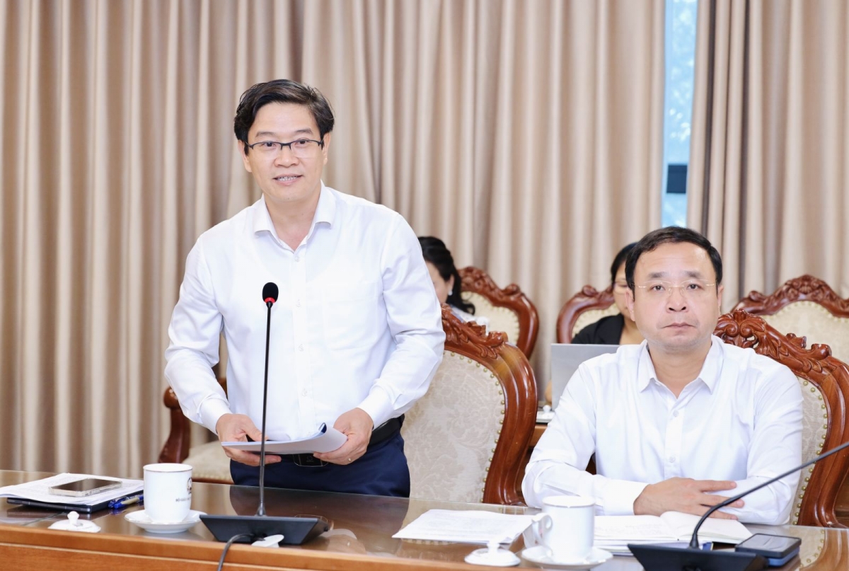 Vụ trưởng Vụ Giáo dục Phổ thông Thái Văn Tài báo cáo tại cuộc họp (Ảnh: moet) 