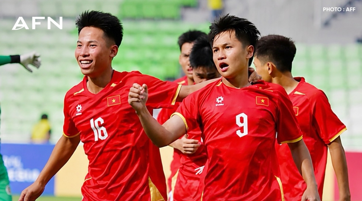 Hoàng Công Hậu (số 9) có màn thế hiện xuất sắc trong trận ra quân của U19 Việt Nam (Ảnh: AFF)