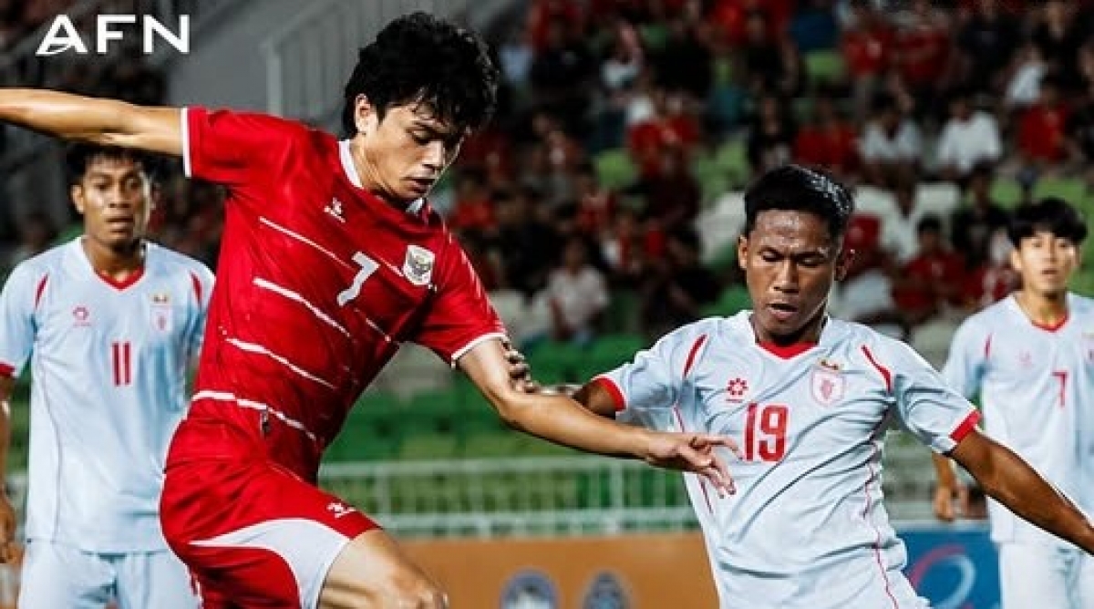 Đội chủ nhà U19 Indonesia (áo đỏ) cũng khởi đầu ấn tượng như U19 Việt Nam (Ảnh: AFN)