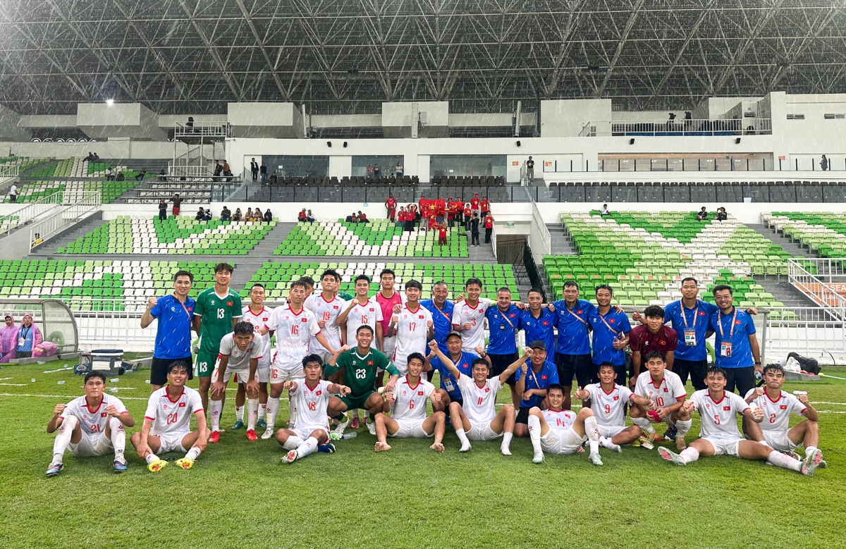 U19 Việt Nam vươn lên dẫn đầu bảng A (Ảnh VFF)