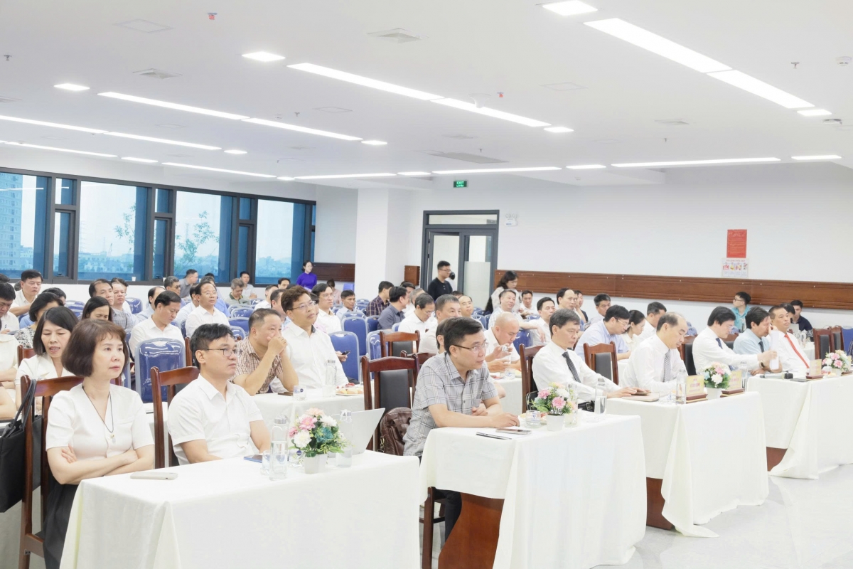 Các đại biểu tham sự Hội nghị sơ kết công tác y tế 6 tháng đầu năm và triển khai nhiệm vụ 6 tháng cuối năm 2026 của Sở y tế Hà Nội
(Ảnh Phạm Linh - Sở Y tế Hà Nội)