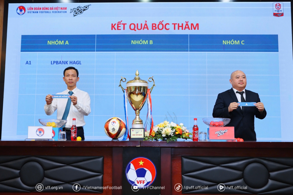 Bốc thăm chia bảng xếp lịch thi đấu VCK giải U17 toàn quốc cúp Rồng Đỏ (ảnh: VFF)