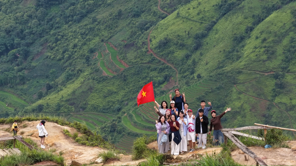 Tà Xùa với những cung đường uốn lượn giữa núi rừng. (Ảnh: Huy Kúnn)