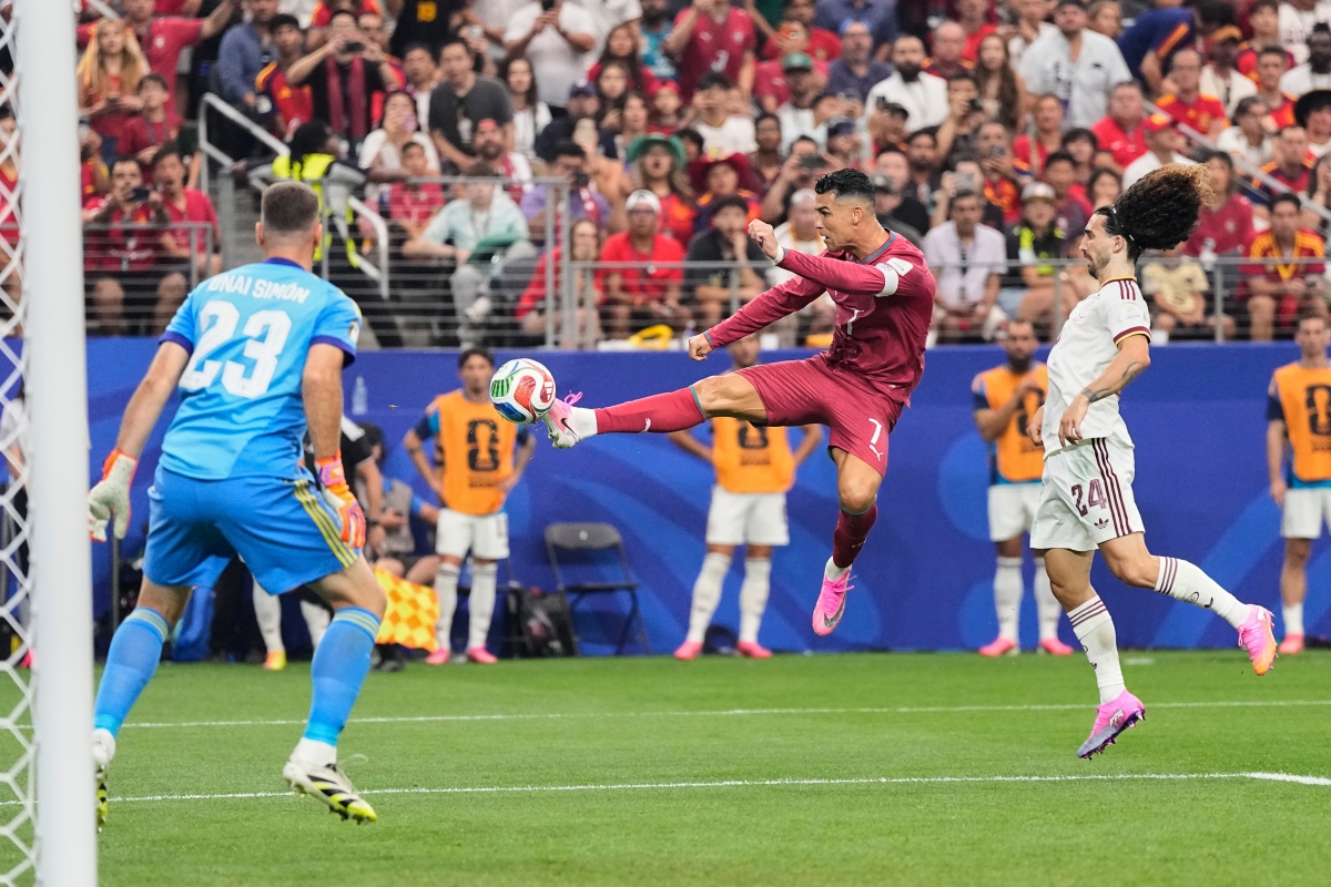 Ronaldo cùng tuyển Bồ Đào Nha thi đấu đầy nỗ lực trong suốt 90 phút trận đấu (Ảnh AP)
