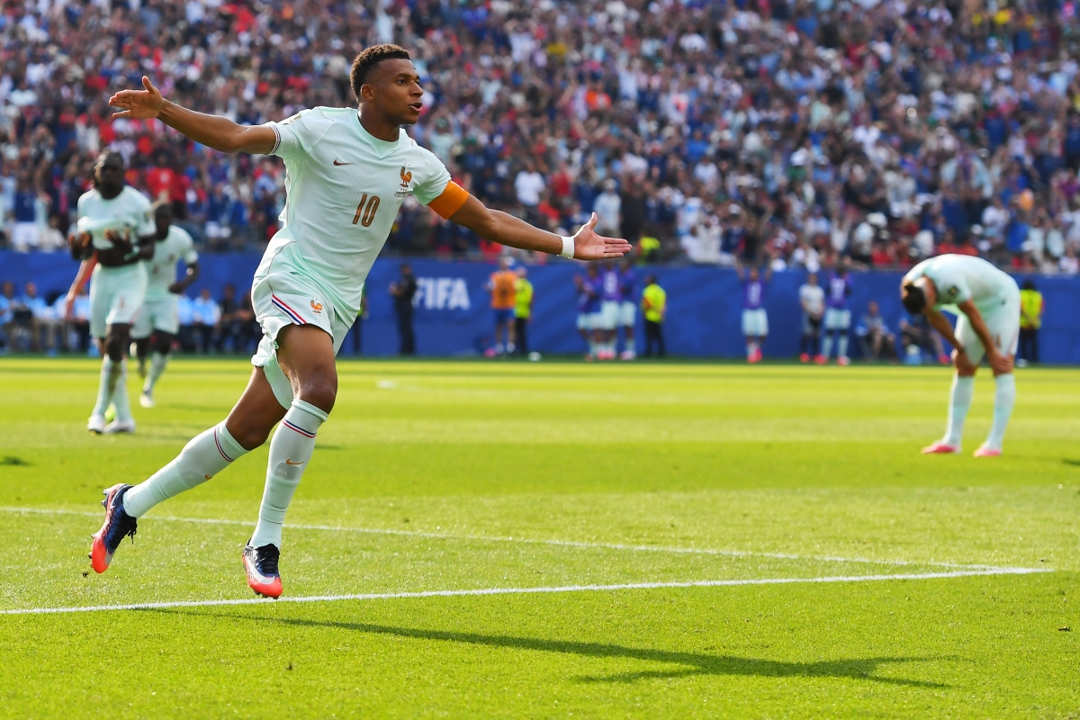 Kylian Mbappe mở tỷ số trận đấu (Ảnh AP)