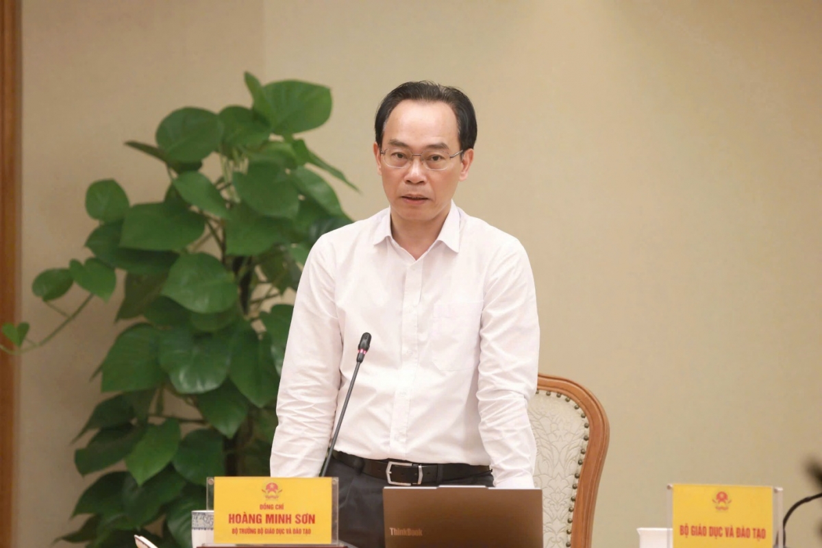 Bộ trưởng Bộ GD-ĐT Hoàng Minh Sơn phát biểu tại cuộc họp. Ảnh: Moet