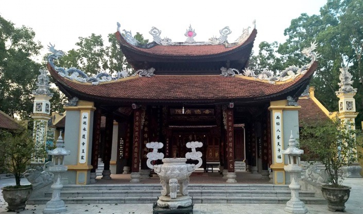 Đại Đình Triều Khúc nơi thờ Bố Cái Đại Vương Phùng Hưng