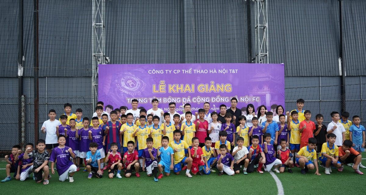 Các học viên tại Trung tâm Bóng đá Cộng đồng Hà Nội FC (ảnh: HNFC)