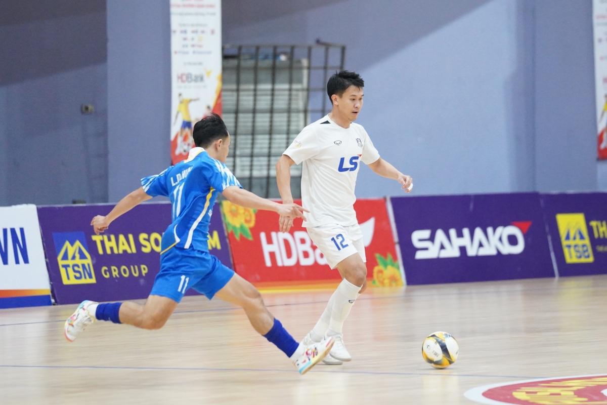 Sahako là đội nhập cuộc tốt hơn trong những phút đầu trận