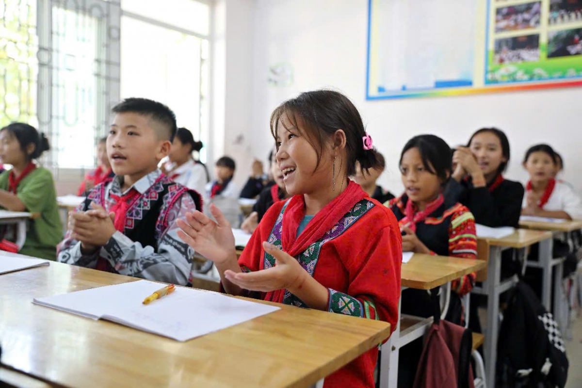 Học sinh người dân tộc Si La, xã Bum Tở, Lai Châu (Ảnh: Công Duy)