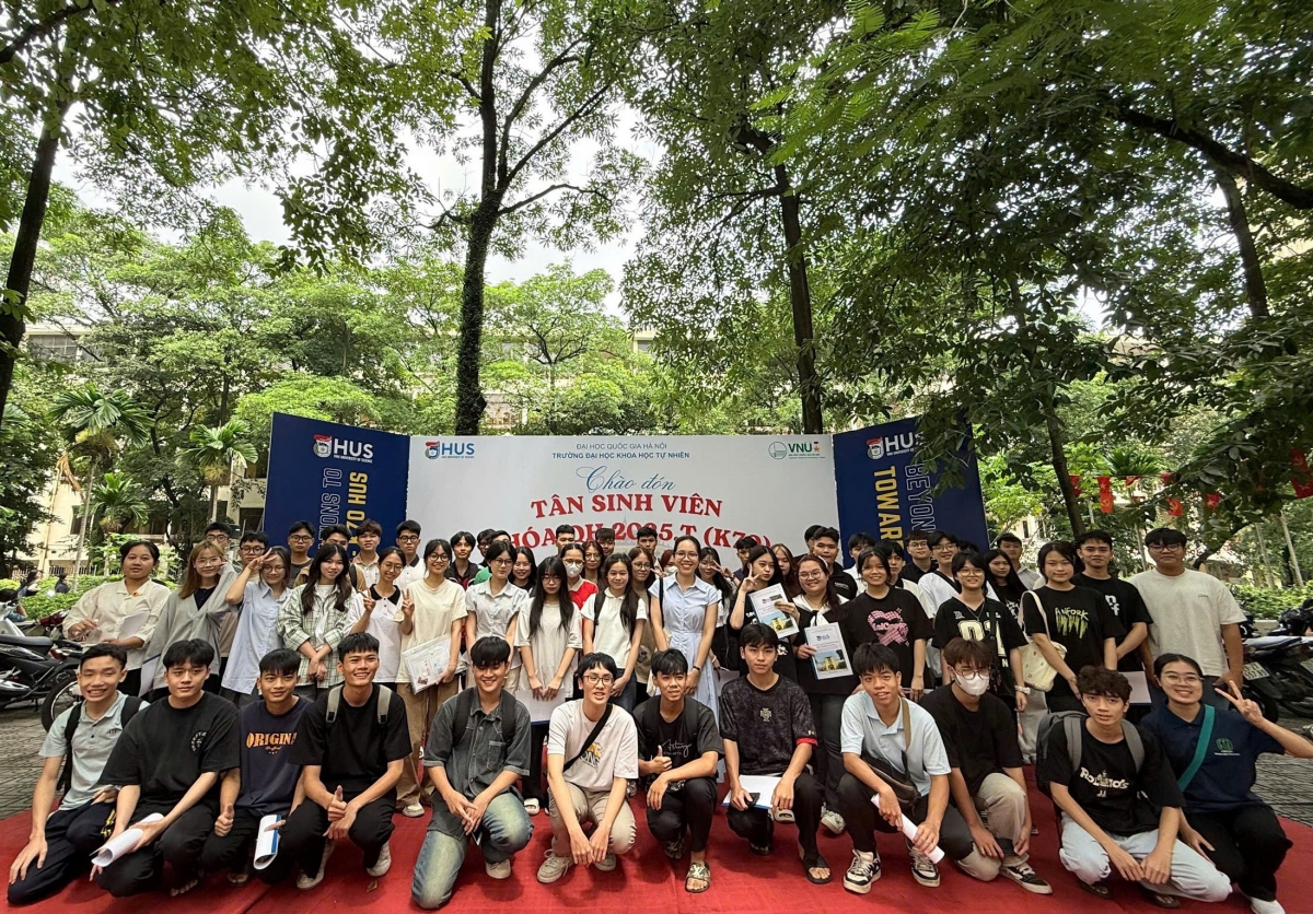 Sinh viên K70 Khoa Môi trường, Trường ĐH Khoa học Tự nhiên trong ngày nhập học (tháng 8/2025)
( Ảnh : HUS)