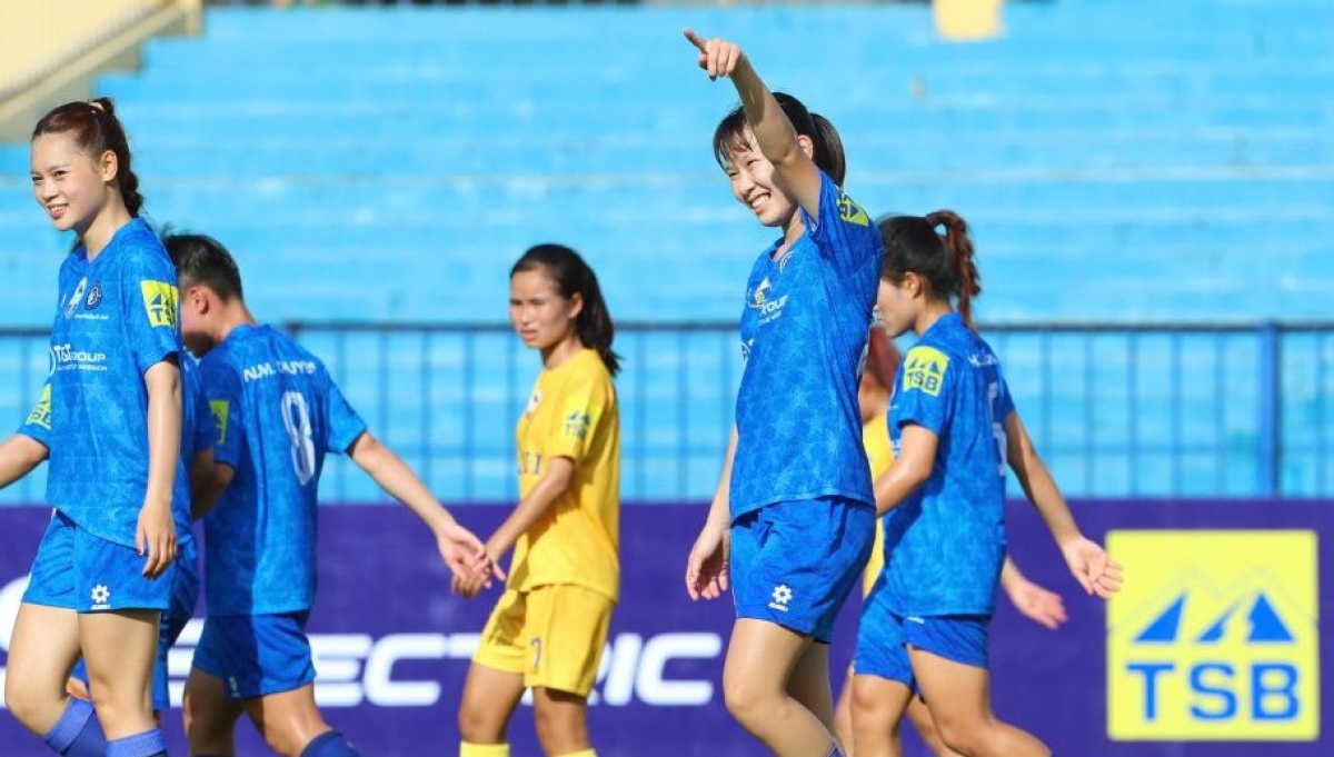 Thu Trang khai thông bế tắc cho đội khách (Ảnh: VFF)