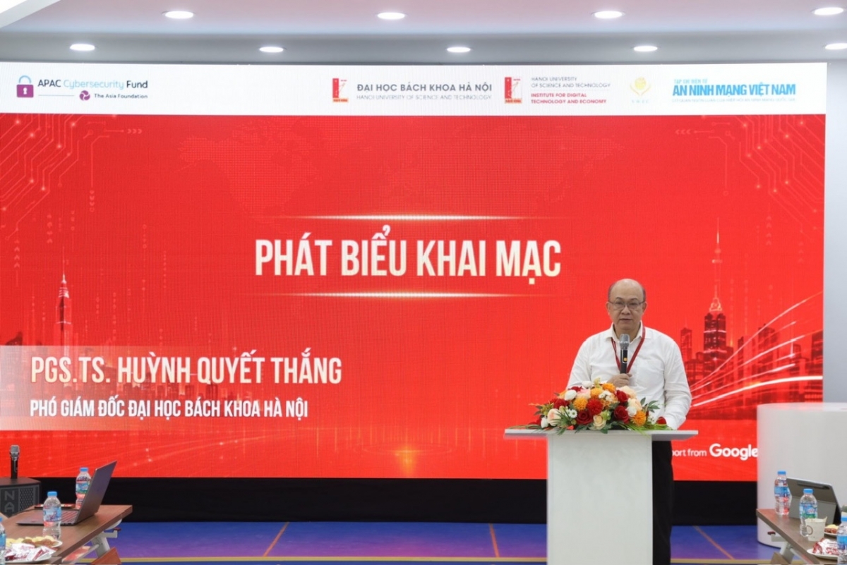 PGS. Huỳnh Quyết Thắng, Phó Giám đốc Đại học Bách khoa Hà Nội phát biểu khai mạc chương trình (Ảnh: HUST)