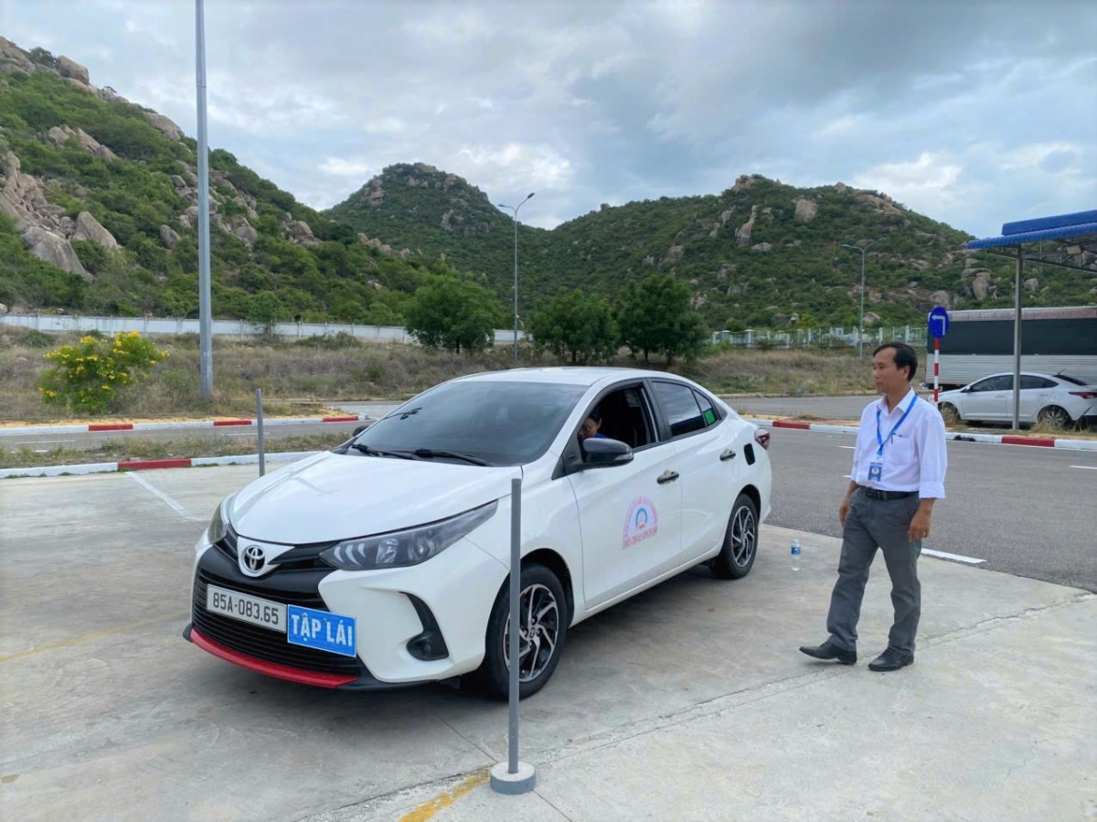 Ông Trần Hữu Trí, Giám đốc Trung tâm Đào tạo và sát hạch lái xe cơ giới đường bộ, Trường Cao đẳng Công nghệ - Năng lượng Khánh Hòa. Ảnh:NVCC