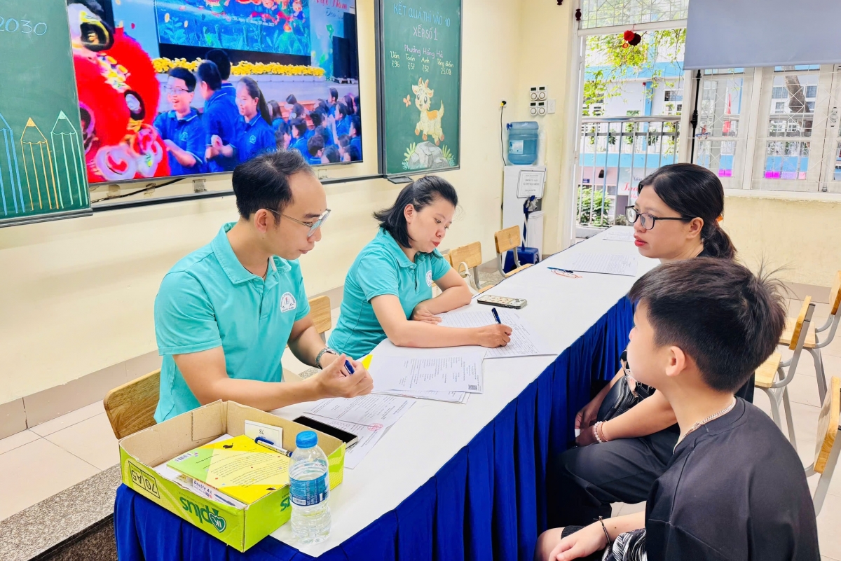 Tuyển sinh đầu cấp tại Trường THCS Chương Dương, phường Hồng Hà, Hà Nội. Ảnh: Nhà trường cung cấp.