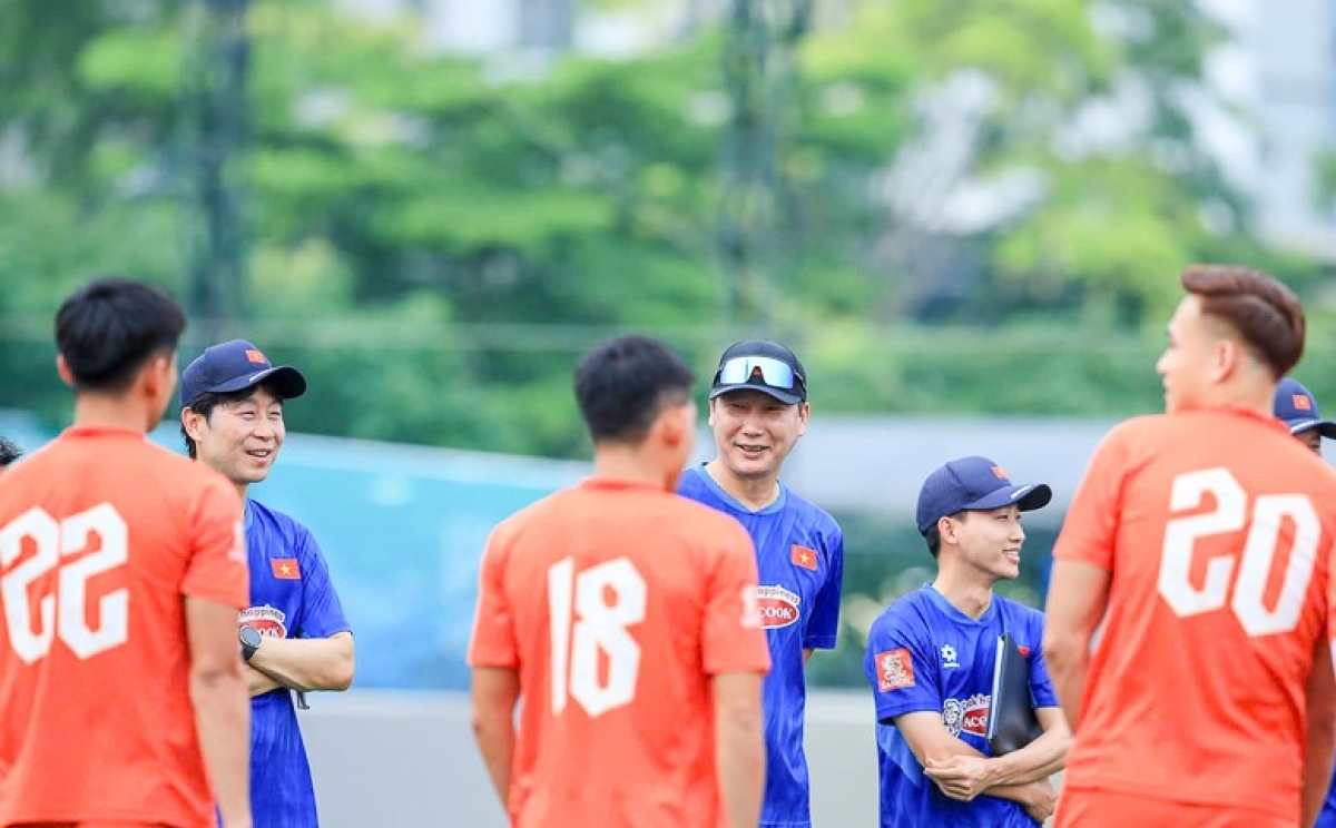 Thầy trò HLV Kim Sang Sik lạc quan trước đấu ASEAN Cup 2026 (Ảnh: VFF)