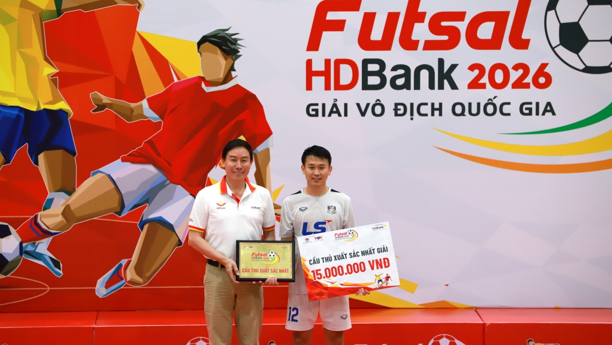 Ala Từ Minh Quang (Thái Sơn Bắc) được vinh danh là Cầu thủ xuất sắc nhất (Ảnh: VOV)