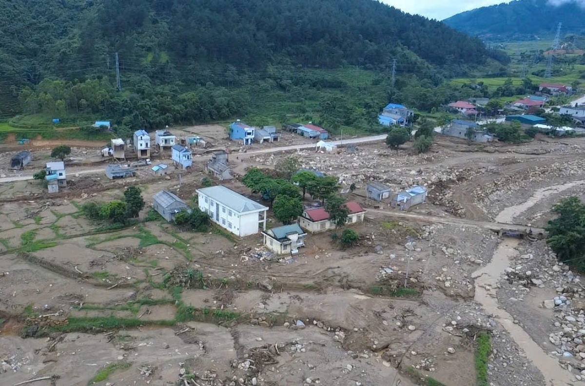 Hơn 1 tháng đã qua đi, vùng lũ Mường Than, tỉnh Lai Châu vẫn còn nham nhở dấu vết của thiệt hại, đau thương.