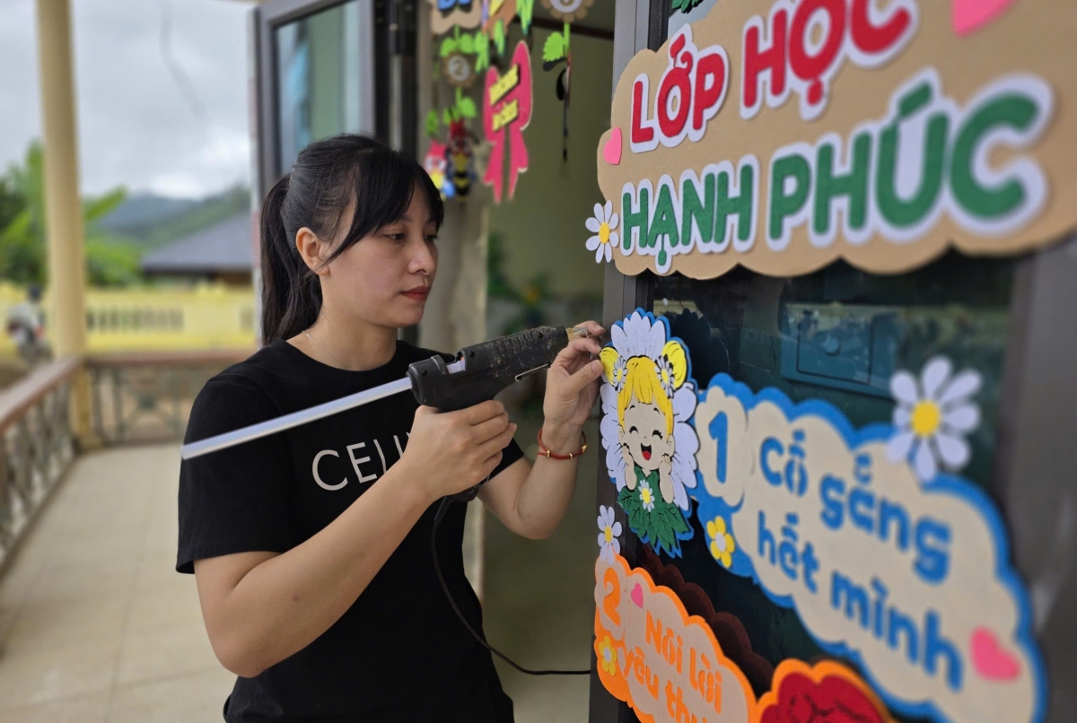 Những phần việc cuối cùng tại điểm trường cũ đang dần hoàn thiện, quyết tâm không để học sinh thiếu nơi học tập
