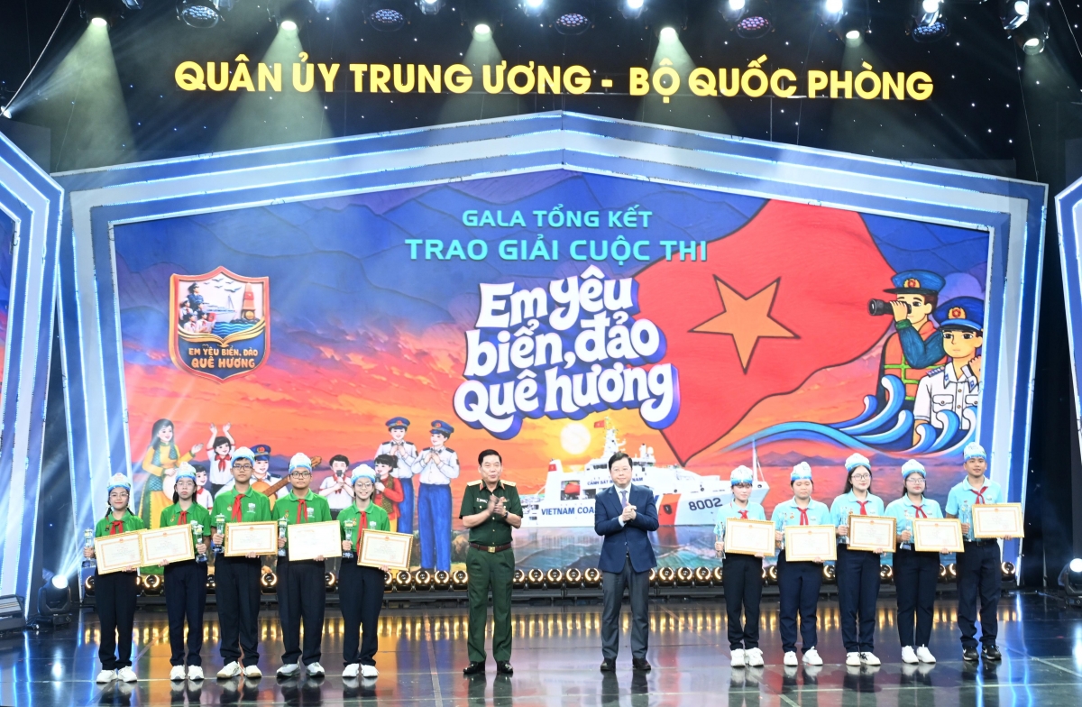 Các đội Biển Xanh (Lâm Đồng) và Sóng Biển (Thành phố Hồ Chí Minh) giành Giải Nhì cuộc thi
(Ảnh: Nguyên Khánh- báo Công thương)