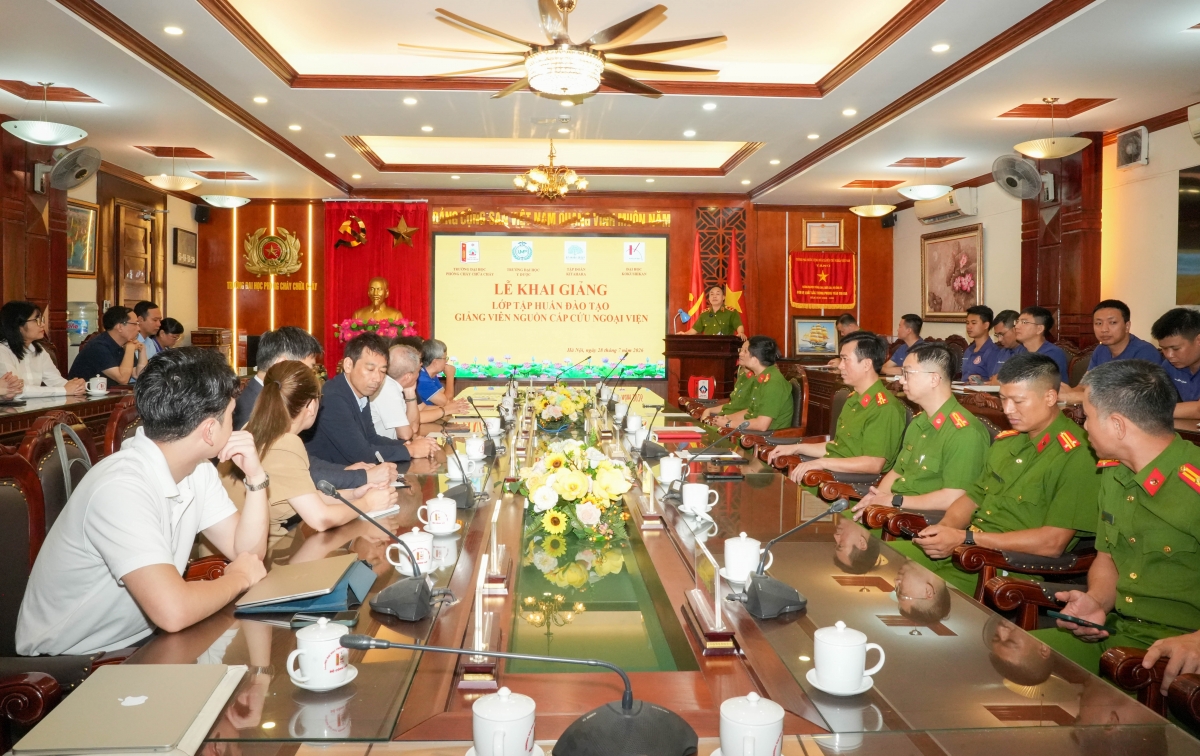 Lễ khai giảng chương trình “Tập huấn giảng viên nguồn cấp cứu ngoại viện” đợt 6
( Ảnh: Trường ĐH Y dược ĐHQGHN )