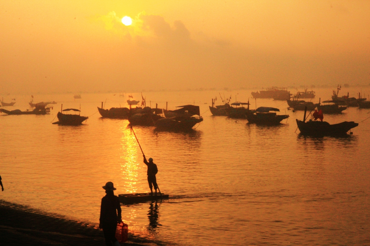 Du lịch biển Ninh Bình được định hướng gắn với các sản phẩm tắm biển, nghỉ dưỡng, du lịch làng nghề, cộng đồng ven biển, du lịch thể thao, vui chơi giải trí. Ảnh: Sở Du lịch Ninh Bình