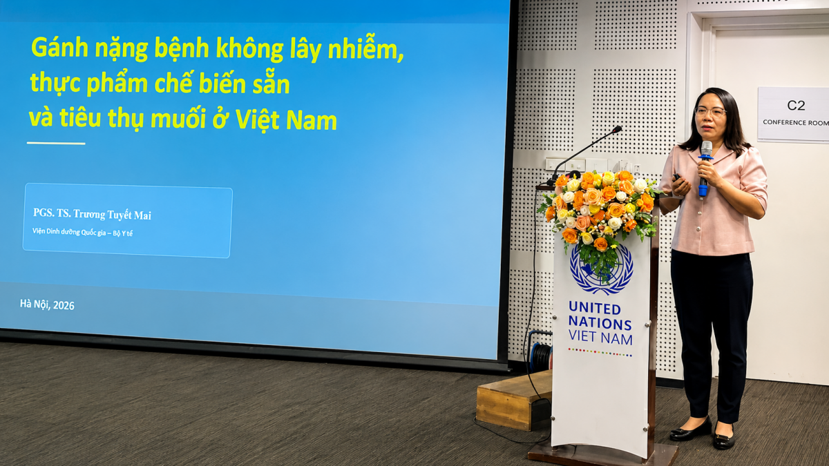 "Người Việt sử dụng trung bình 8g muối/ngày cao hơn khuyến nghị của Tổ chức y tế thế giới" - PGS.TS Trương Tuyết Mai chia sẻ tại hôi thảo "Giảm tiêu thụ muối và
các giải pháp thúc đẩy chế độ ăn lành mạnh".