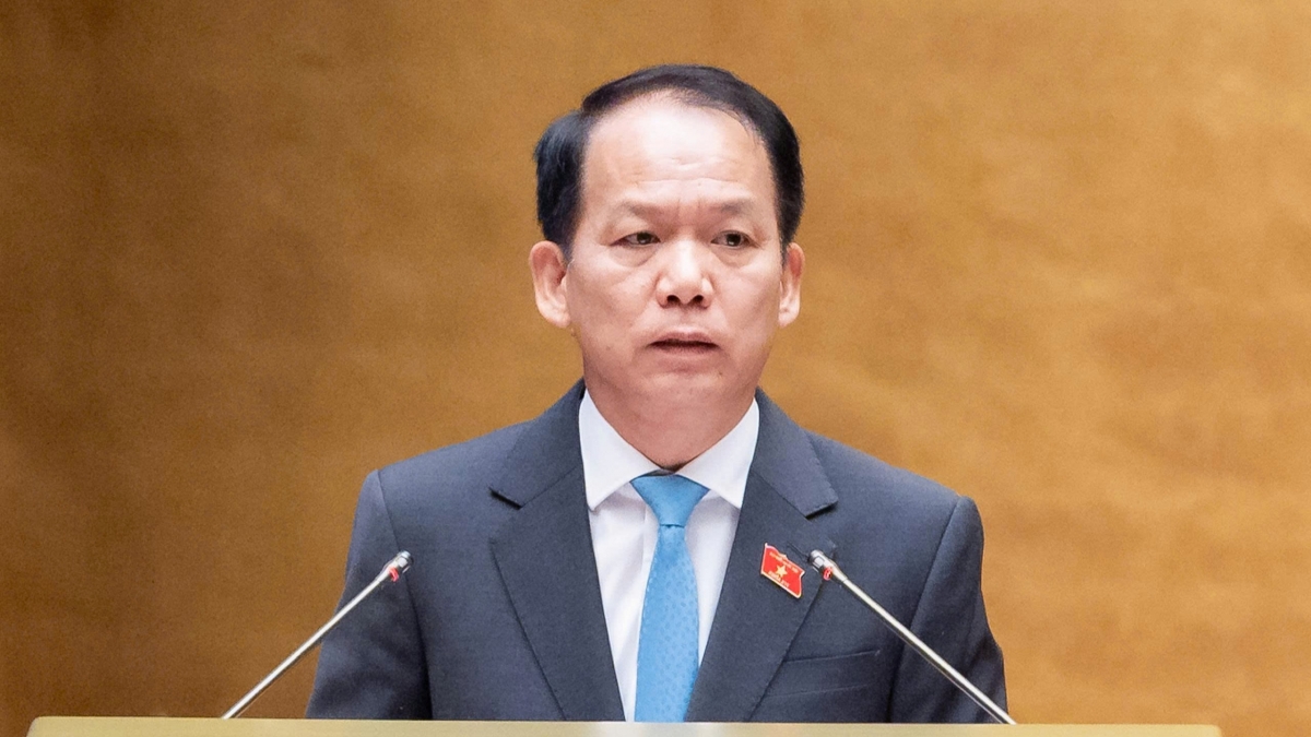 Bộ trưởng Bộ Tư pháp Hoàng Thanh Tùng báo cáo tiếp thu, giải trình dự thảo “Luật sửa đổi, bổ sung một số điều của Luật Trách nhiệm bồi thường của Nhà nước” chiều 23/8. (Ảnh: Quốc hội)